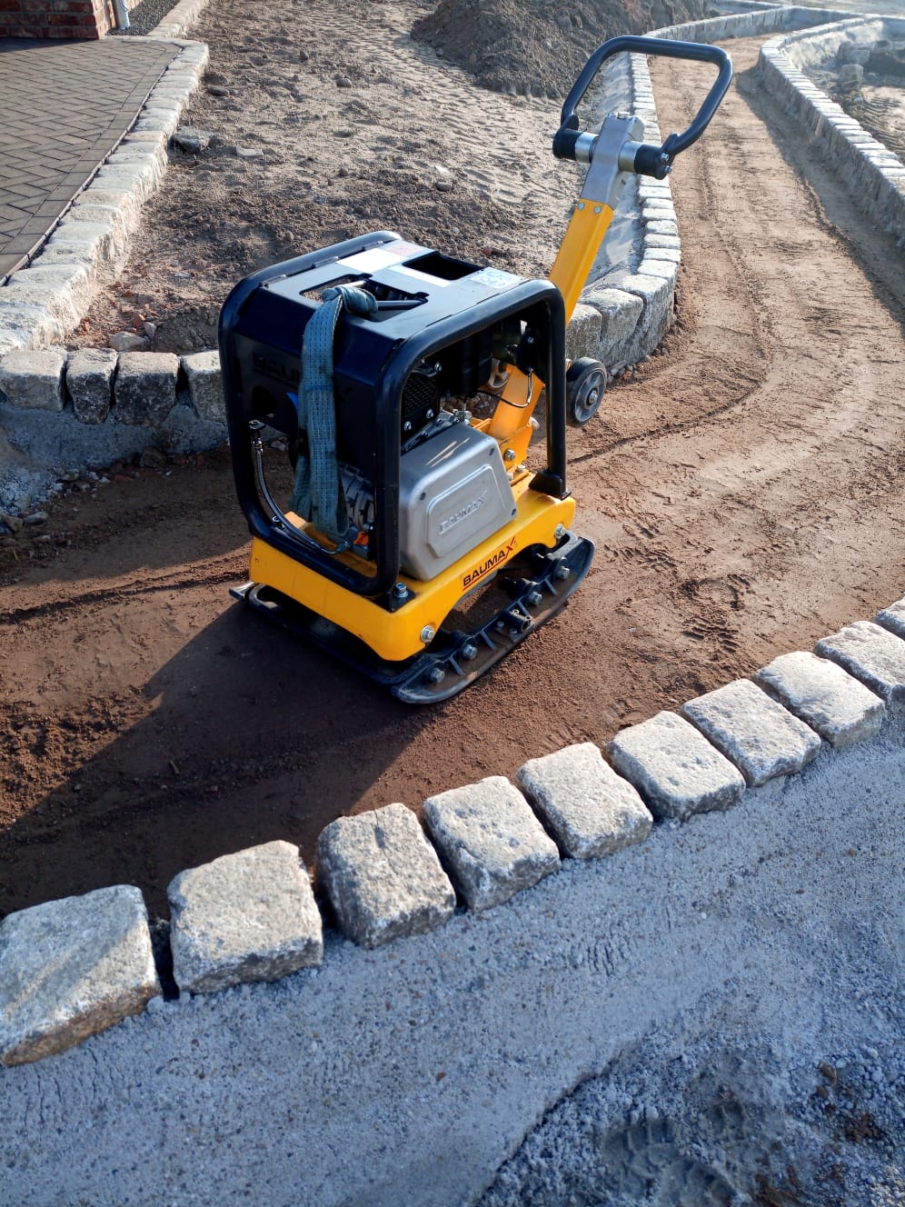 250 KG 
Vorw&auml;rts R&uuml;ckw&auml;rts 
38 KN 
Diesel 
Pu Matte